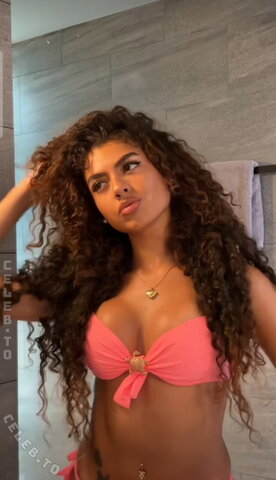 V7ena nude photo 8