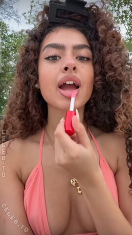 V7ena nude photo 3