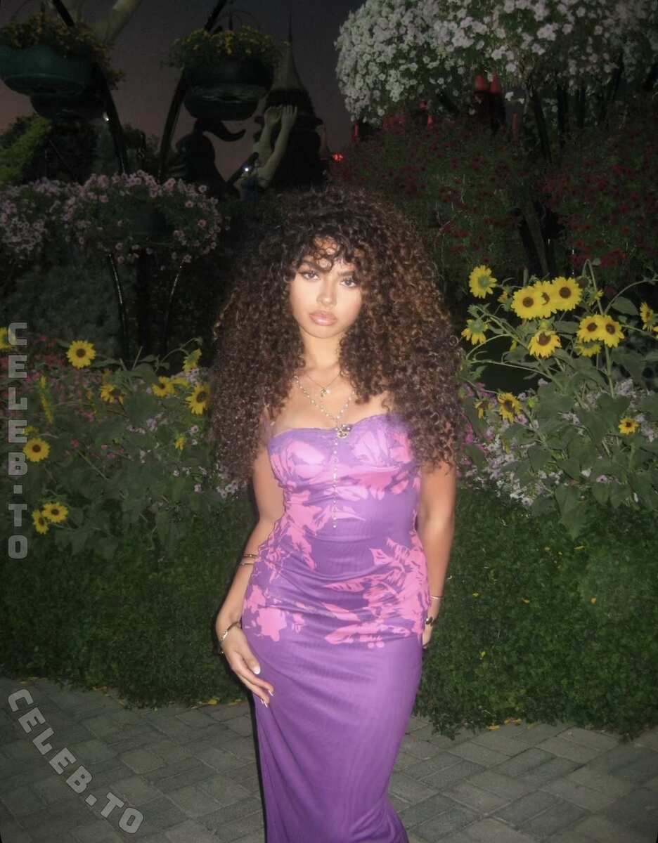 V7ena nude photo 8