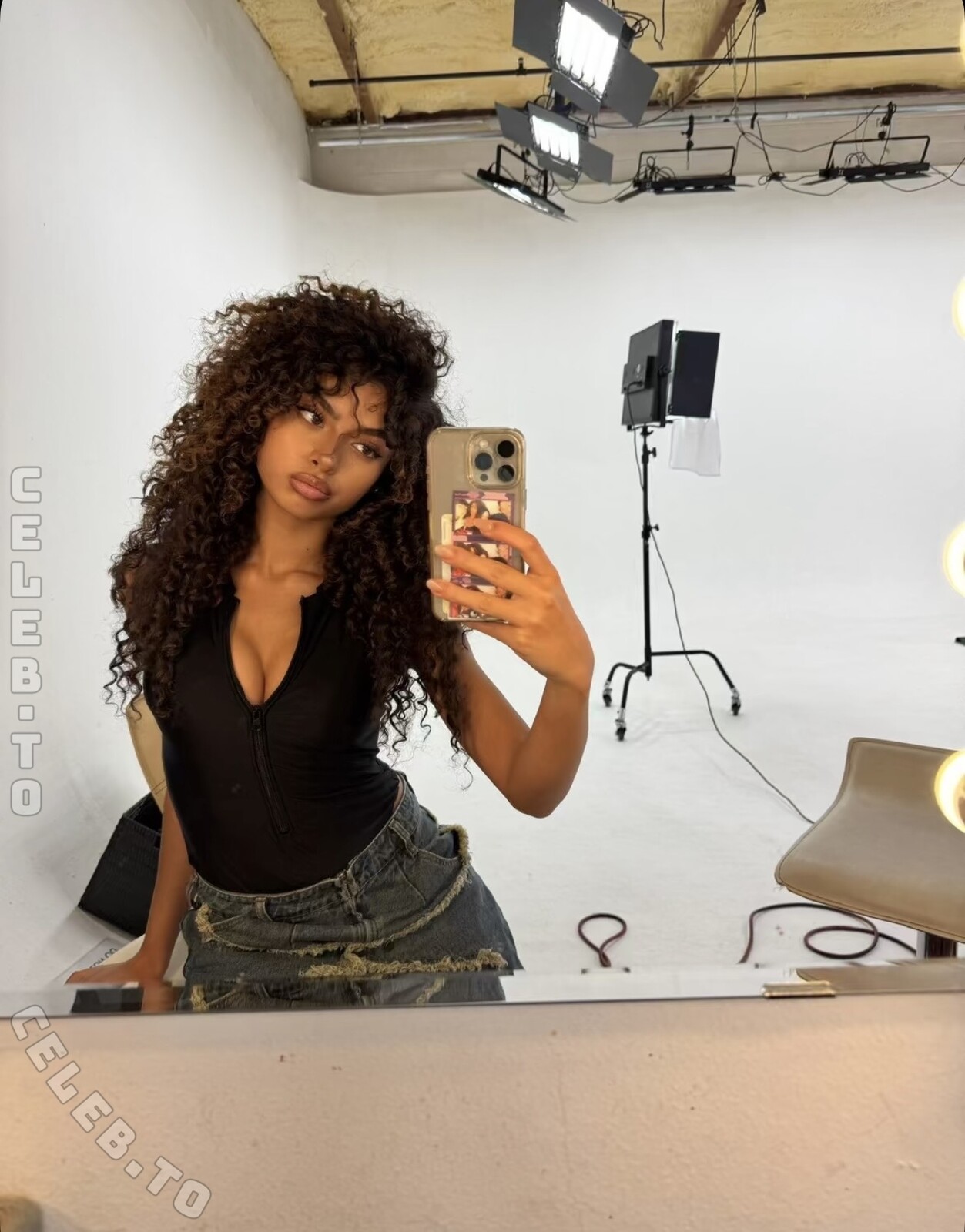 V7ena nude photo 10