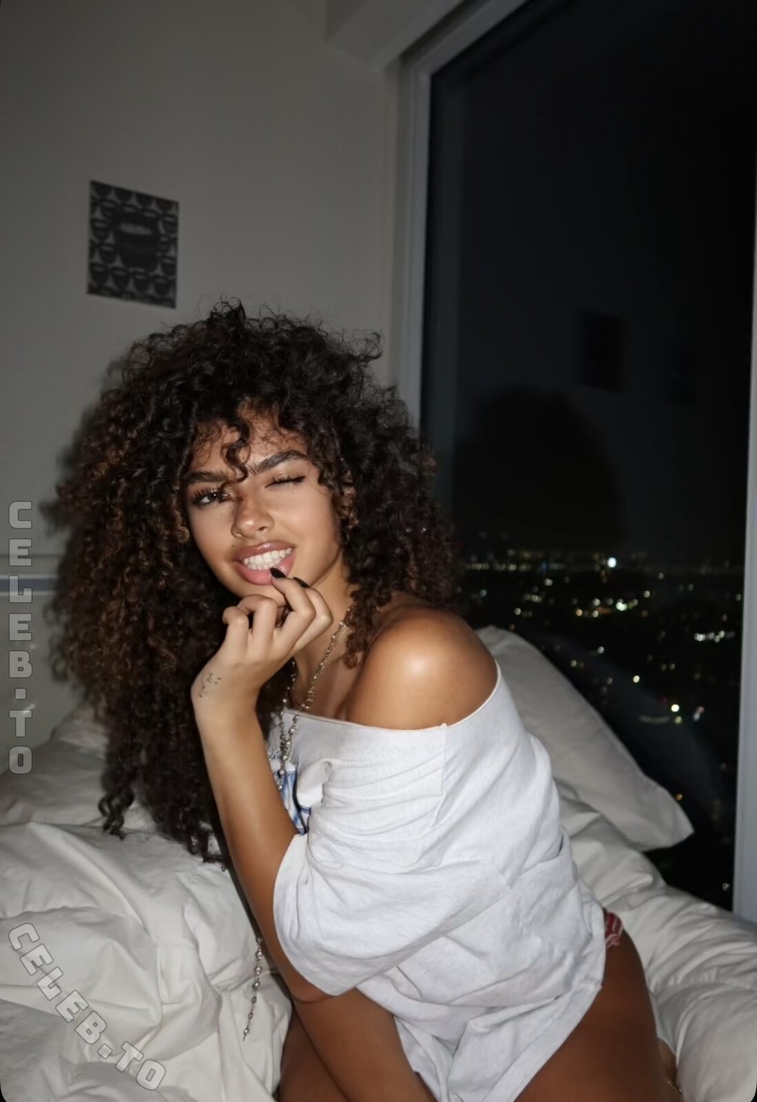 V7ena nude photo 16