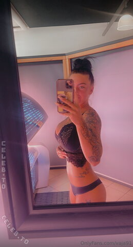 Vaja91 / vanessa_janine91 nude photo 3