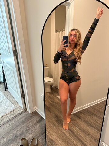 valaddall nude photo 3