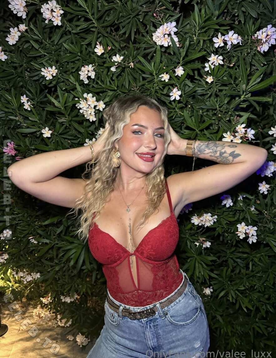 valee_secret nude photo 2