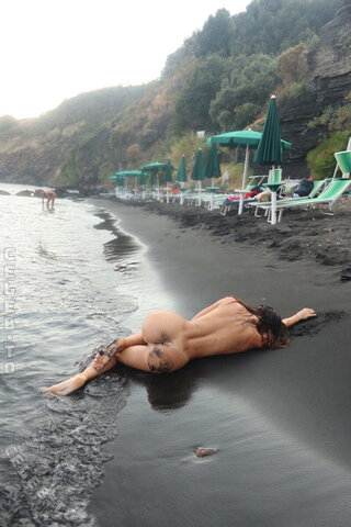 Valentina Fradegrada nude photo 10
