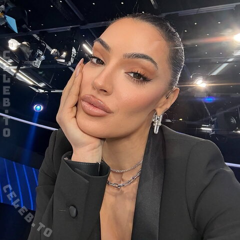 Valentina Maceri nude photo 3