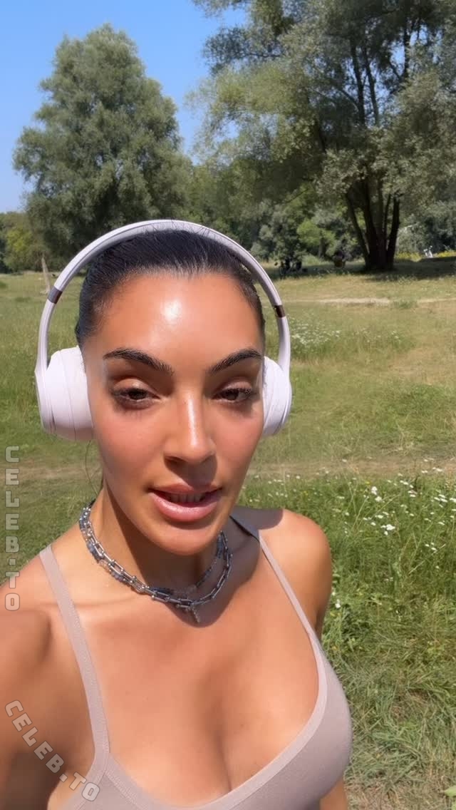 Valentina Maceri nude photo 9