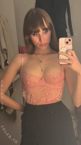 Valentina Vapaux nude photo 12