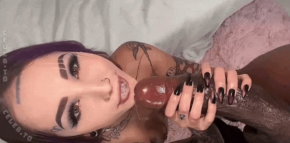 Valerica Steele nude photo 1