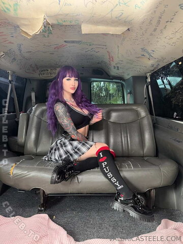 Valerica Steele nude photo 13