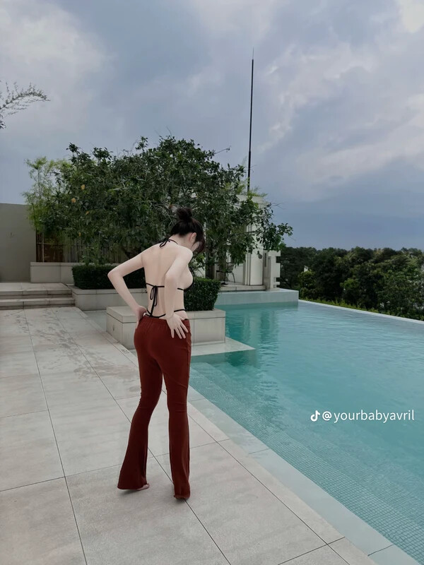 Valerie Avril nude photo 5