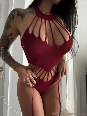 Valerie Cossette Sexy (2 photos)