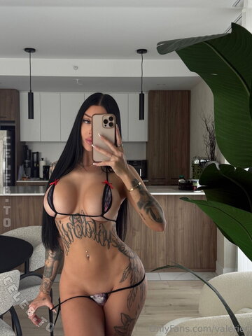 Valerie Cossette Sexy (1 photo)