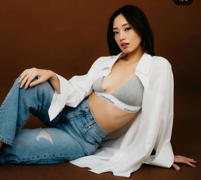 Valerie Dewi nude photo 3