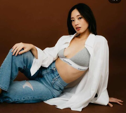 Valerie Dewi nude photo 26