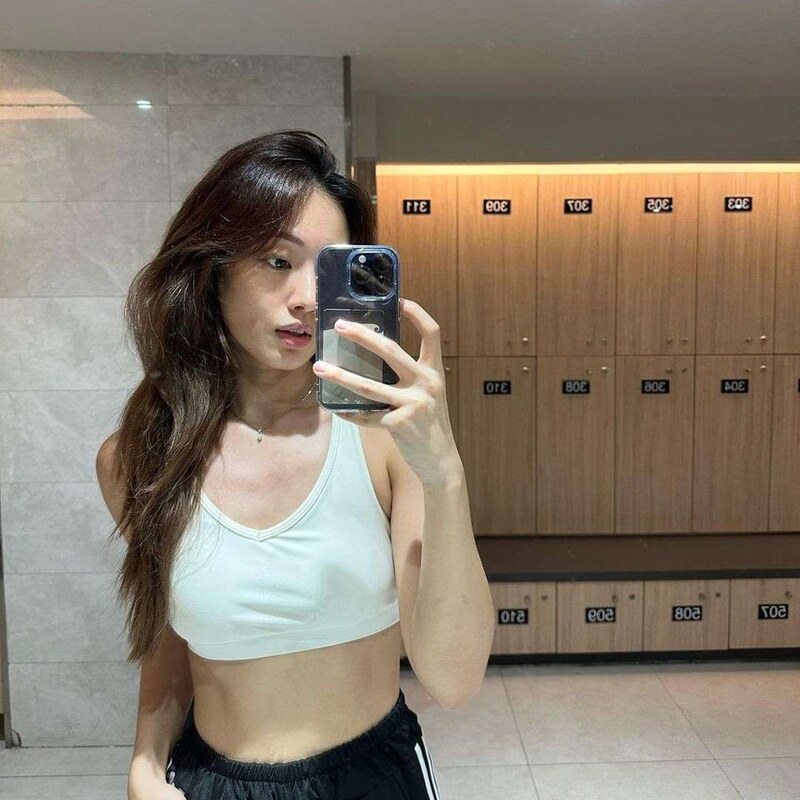 Valerie Dewi nude photo 9