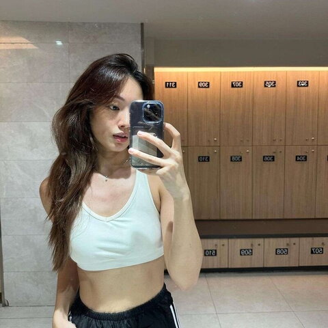 Valerie Dewi nude photo 20