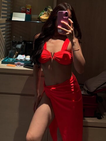 Valerie Dewi nude photo 7