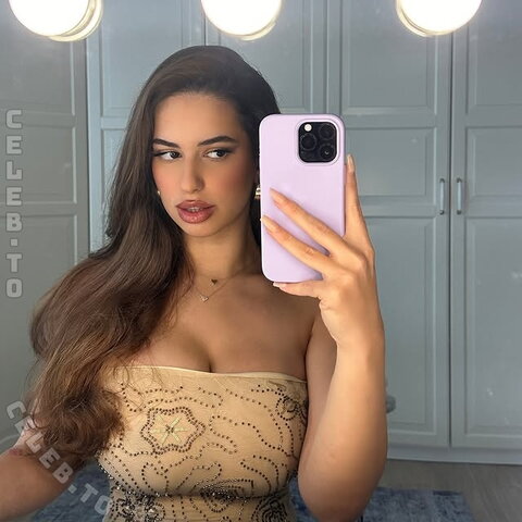 vali030 nude photo 7