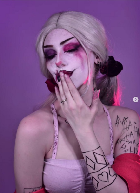 ValiantF0x nude photo 3