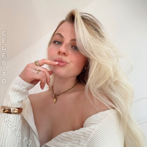 Vallixpauline – New profile picture of her