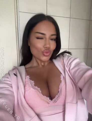 valonaash nude photo 272