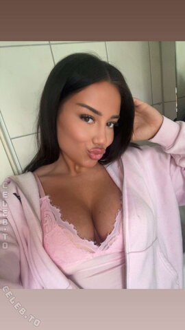 valonaash nude photo 270