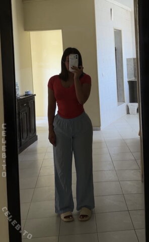 valonaash nude photo 30