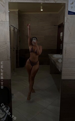 valonaash nude photo 17