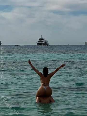 valonaash nude photo 16
