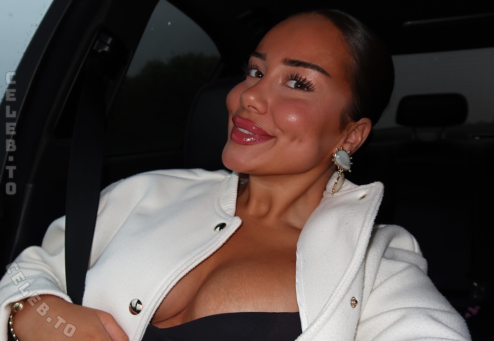 valonaash nude photo 9