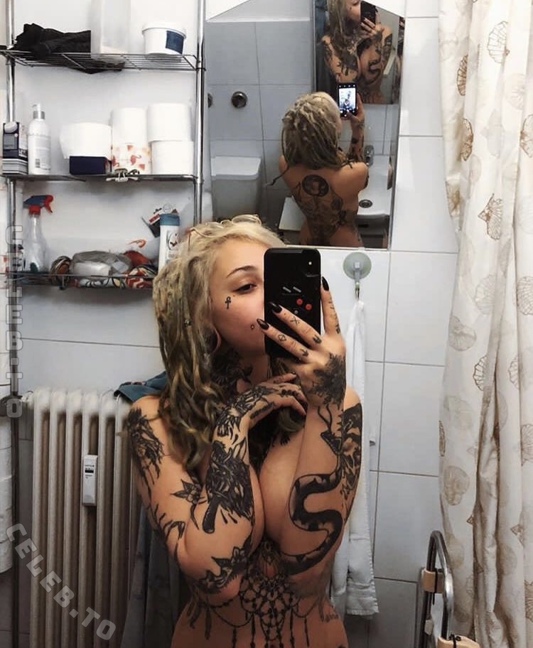 Vampvirya nude photo 7