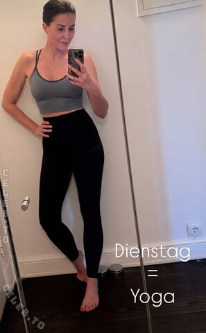 Vanessa Blumhagen nude