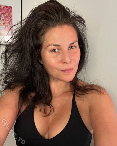 Vanessa Blumhagen nude