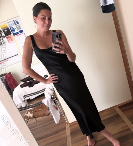 Vanessa Blumhagen nude photo 12