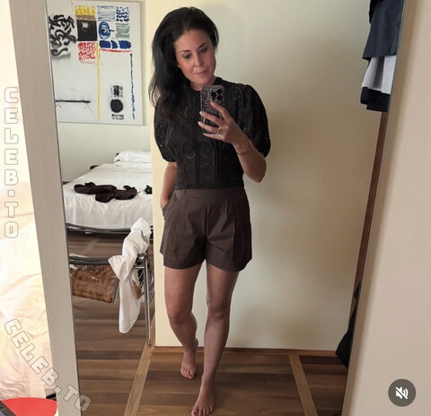 Vanessa Blumhagen nude photo 11