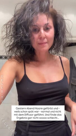 Vanessa Blumhagen nude photo 2