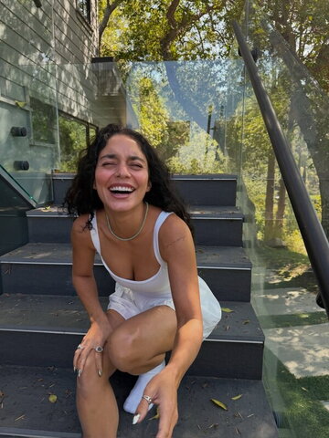Vanessa Hudgens nude photo 1