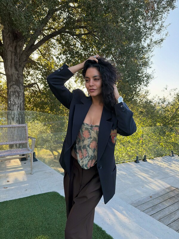 Vanessa Hudgens nude photo 1
