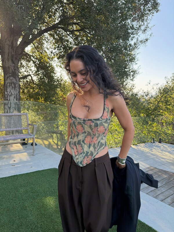 Vanessa Hudgens nude photo 3
