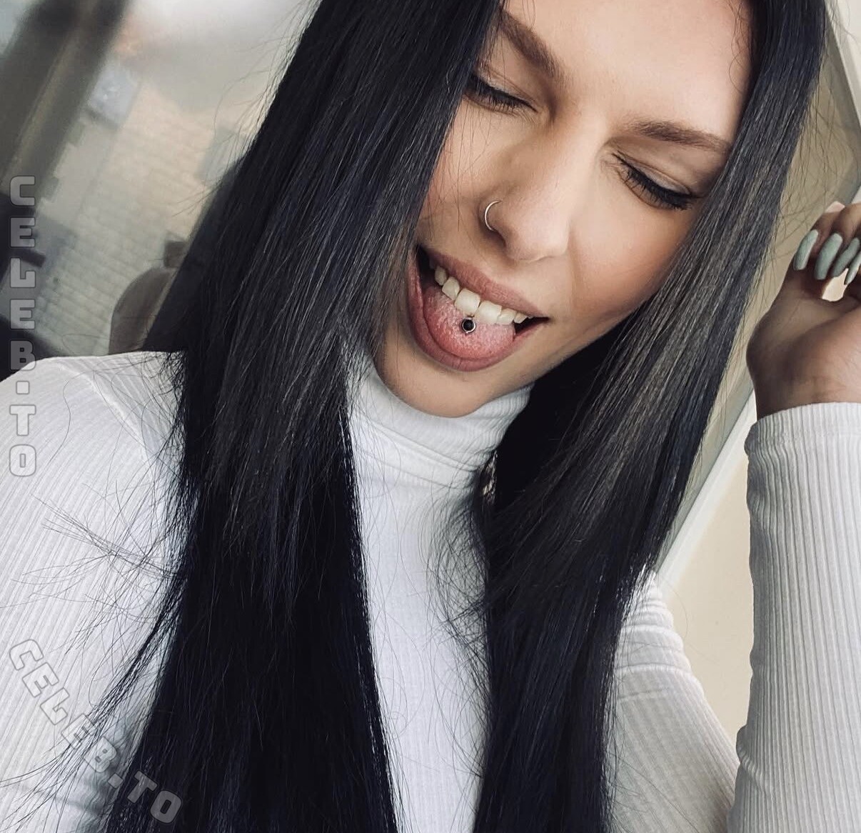 Vanessa Kanz nude photo 1