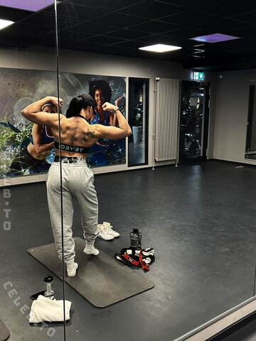 Vanessa Kanz Hot (2 photos)