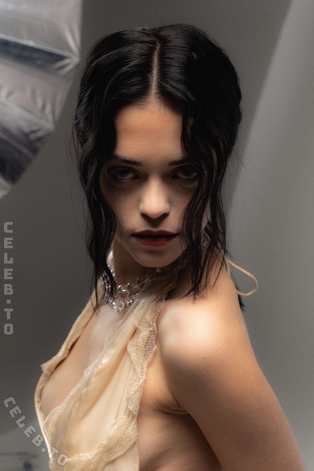 Vanessa Kunz nude photo 4
