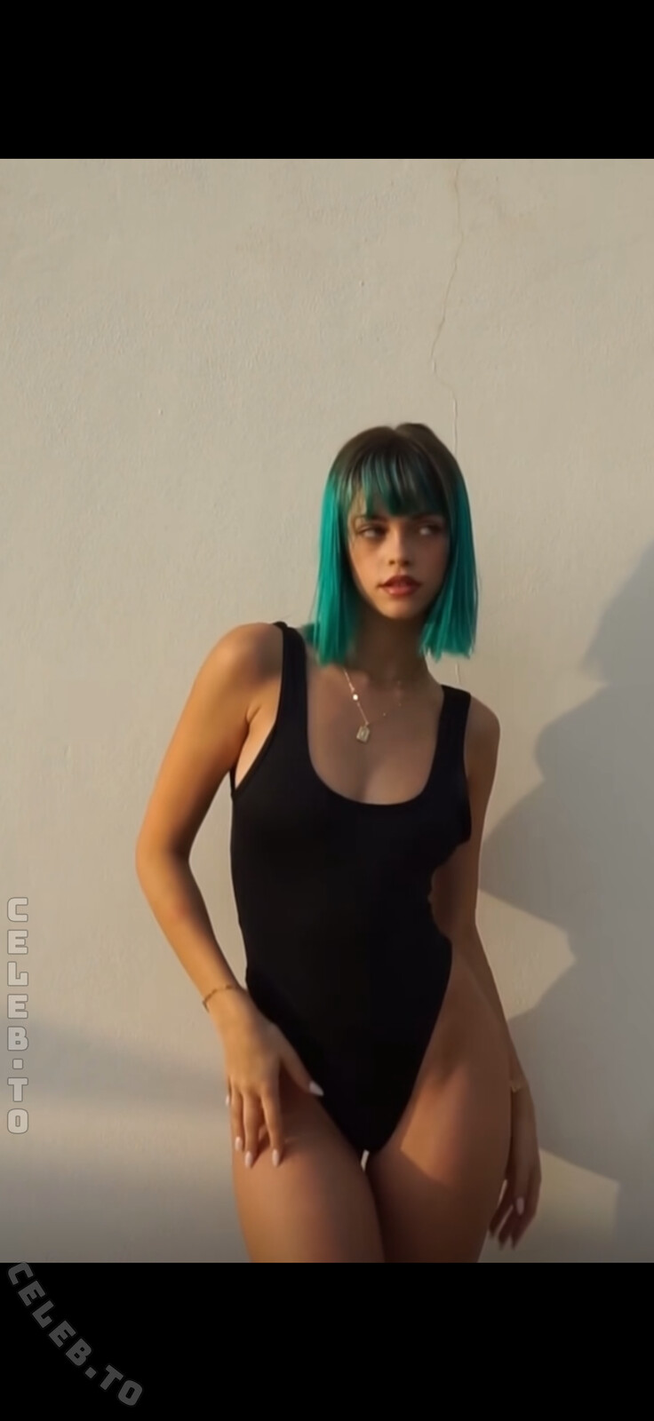 Vanessa Kunz nude photo 4