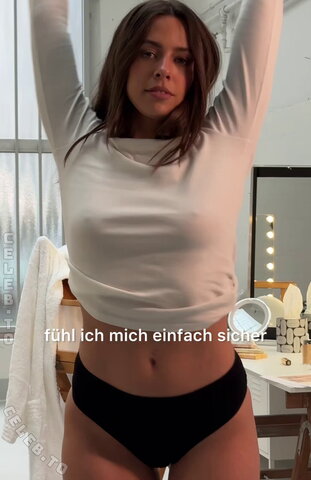 Vanessa Mai nude photo 9