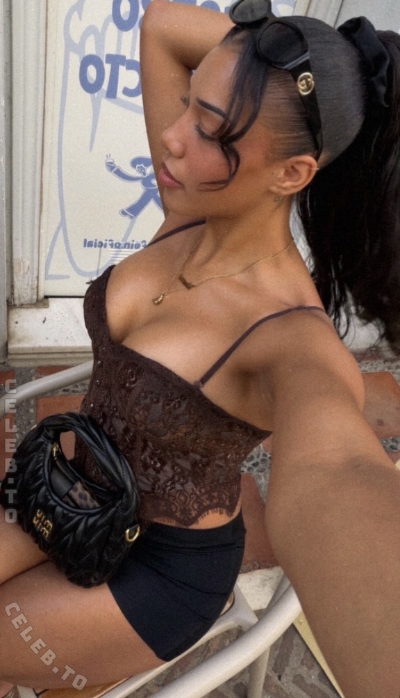 Vanessa Nwattu nude photo 2