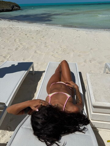 Vanessa Rodríguez nude photo 14