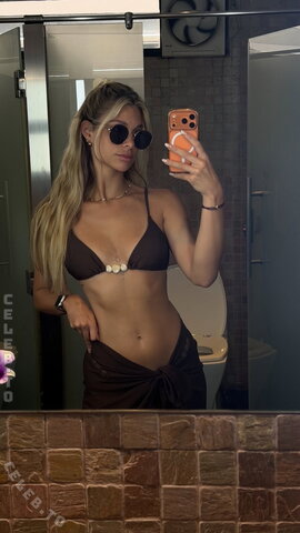 Vanessa Schmitt nude photo 12