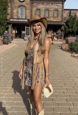 Vanessa Schmitt – She definitely rides like a goddess 🔥