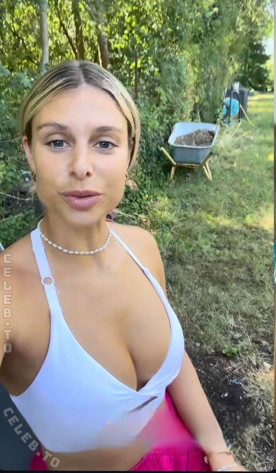 Vanessa Schmitt nude photo 1